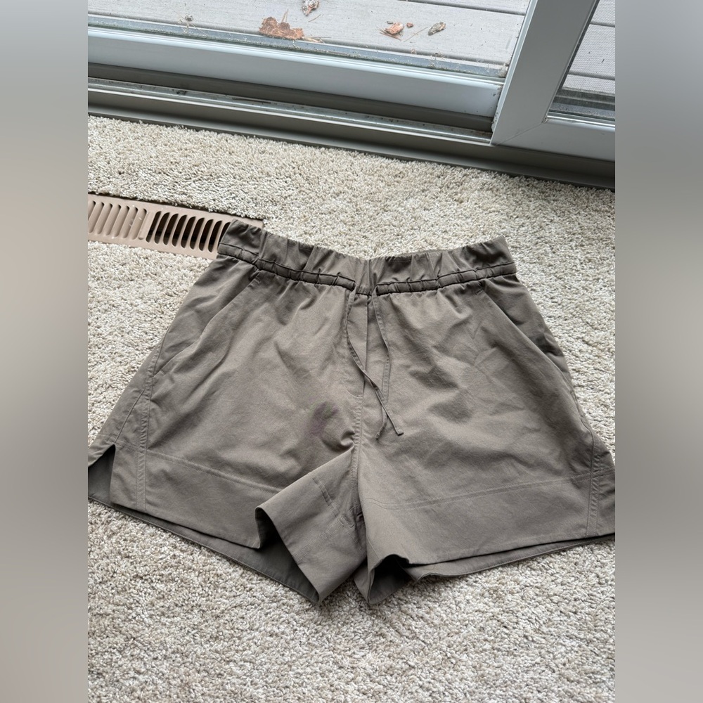 Lululemon Women’s Tan Casual Shorts 3.5” inseam